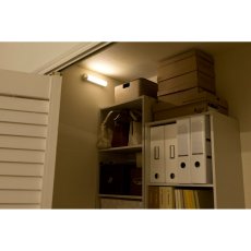 画像4: アイリスオーヤマ 乾電池式ＬＥＤセンサーライト ウォールタイプ 昼白色／電球色 IRIS OHYAMA LED Sensor Light Battery Operated Wall type Neutral/Incandescent (4)