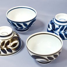 画像4: 波佐見焼 お茶碗 廻り花 大 4個セット Hasamiware Rice Bowls Mawaribana Large 4pc (4)